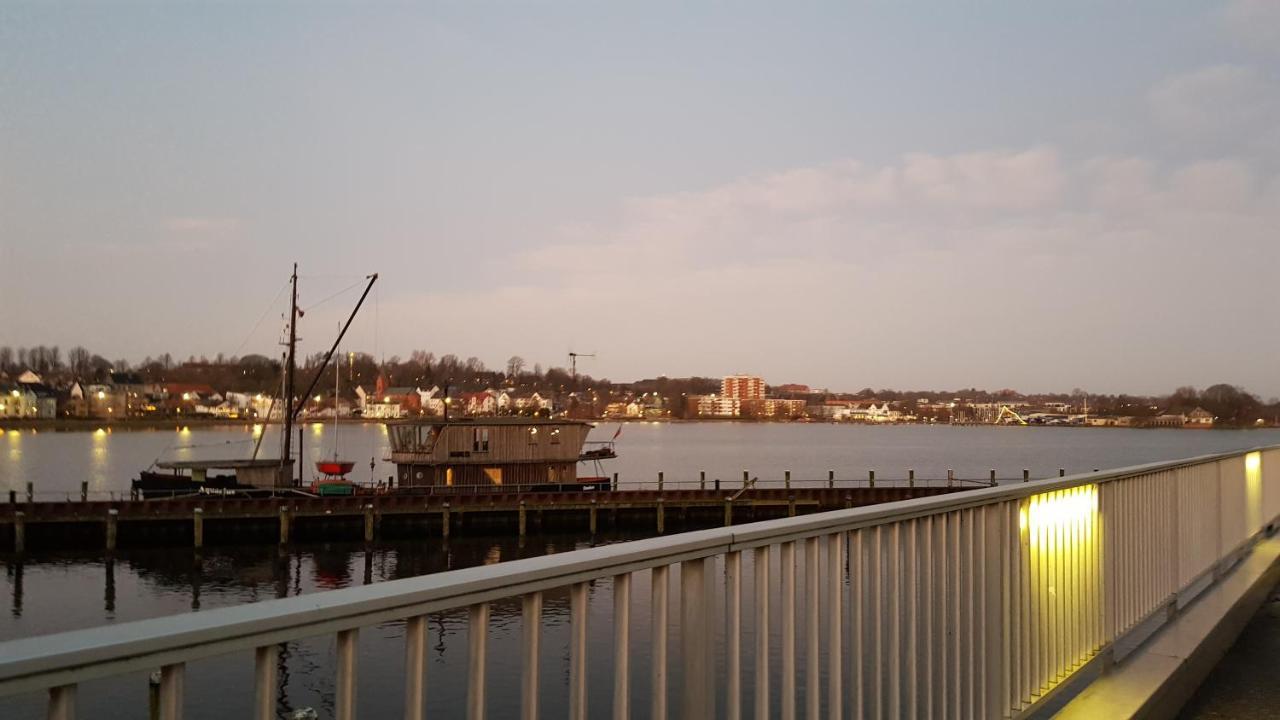 Ostseefjord-Schlei-Blick Im Wikingturm Schleswig Exteriör bild